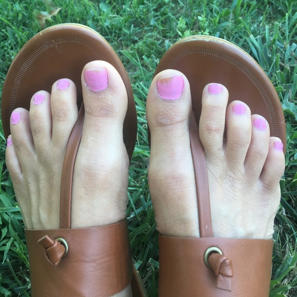 Thong sandals - Picture 2 of 2